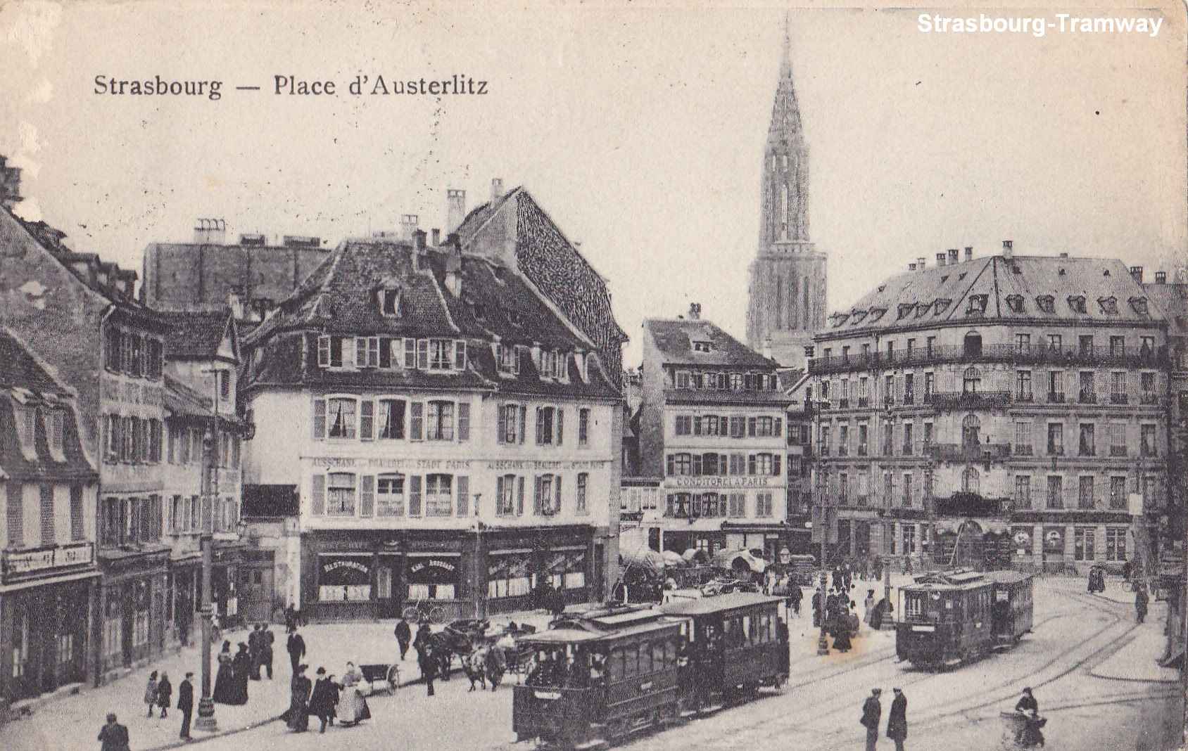 Deux rames de tramways Place d'Austerlitz.